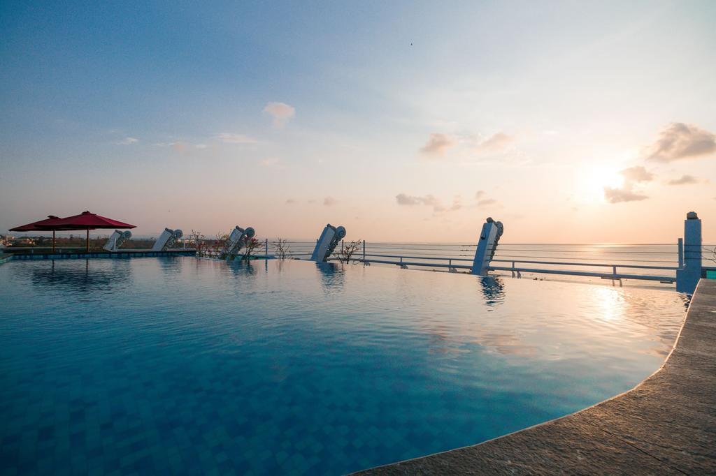 Kutabex Beachfront Hotel Kuta Lombok Buitenkant foto