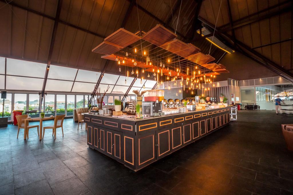 Kutabex Beachfront Hotel Kuta Lombok Buitenkant foto