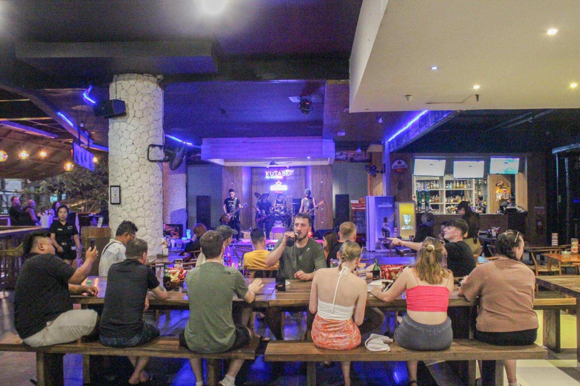 Kutabex Beachfront Hotel Kuta Lombok Buitenkant foto