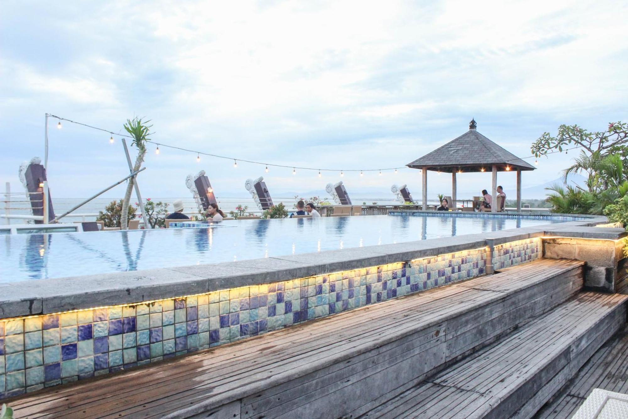 Kutabex Beachfront Hotel Kuta Lombok Buitenkant foto