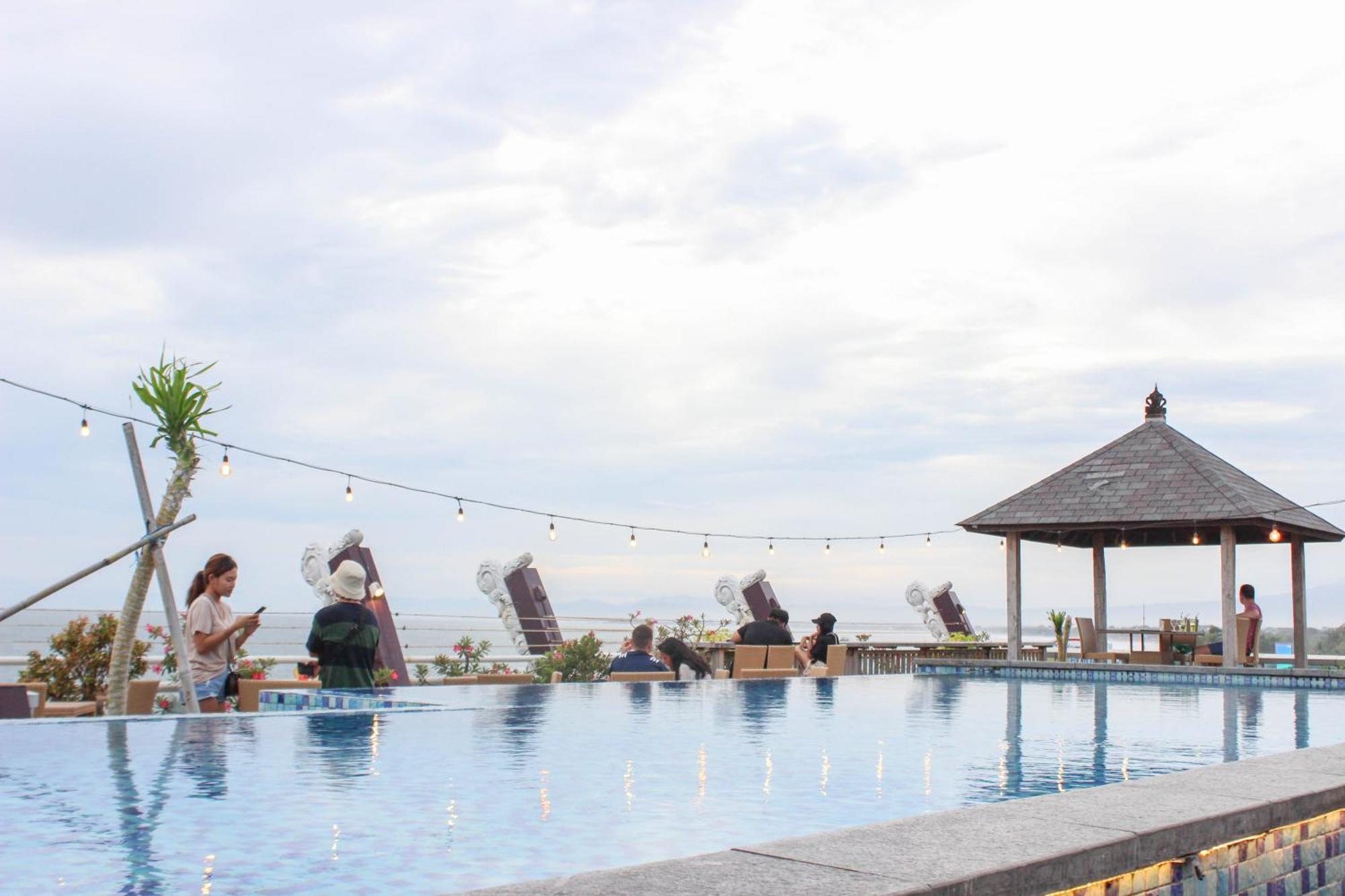 Kutabex Beachfront Hotel Kuta Lombok Buitenkant foto