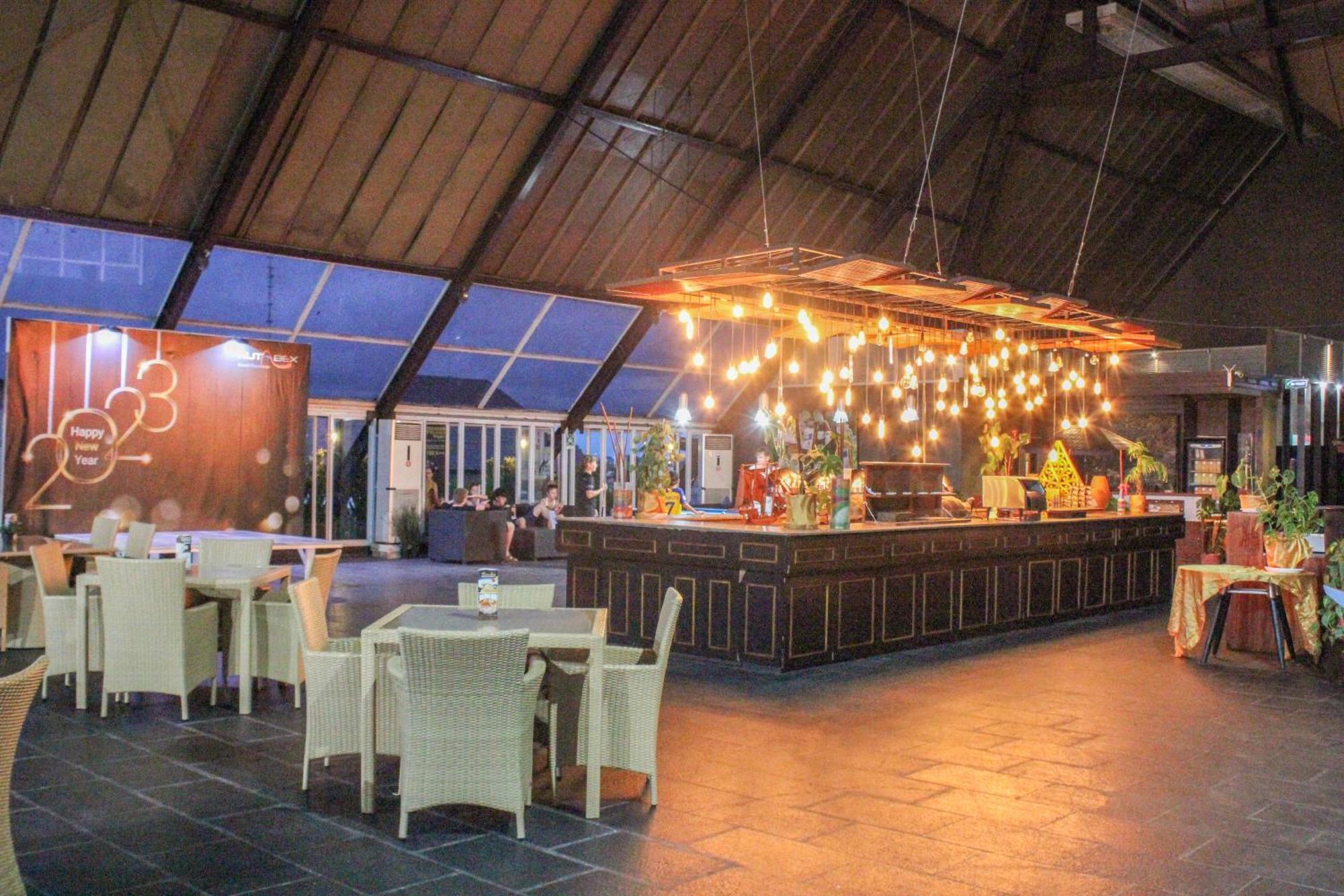 Kutabex Beachfront Hotel Kuta Lombok Buitenkant foto