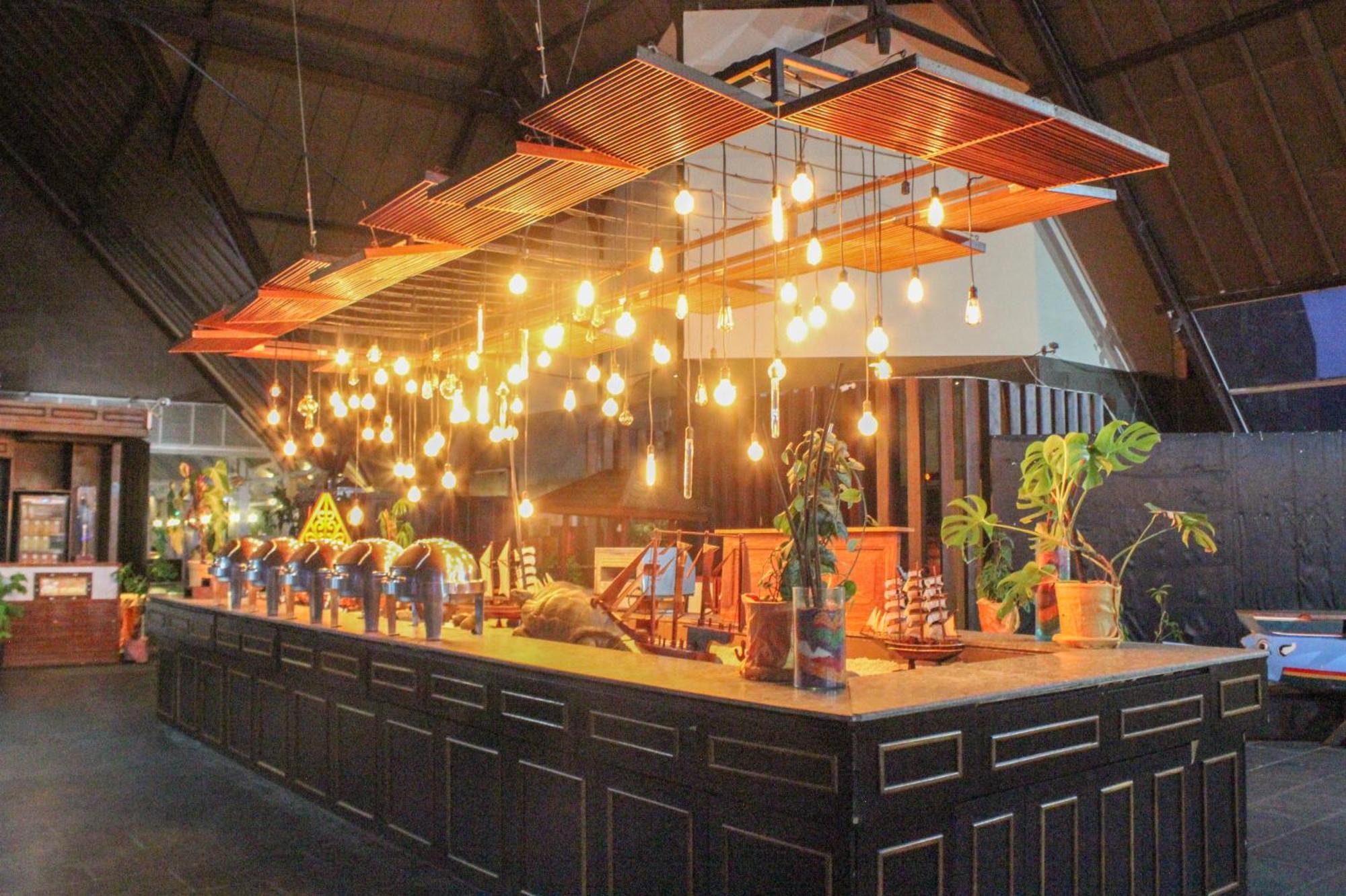 Kutabex Beachfront Hotel Kuta Lombok Buitenkant foto